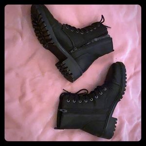 Almost new Universal Threads black zip up boots